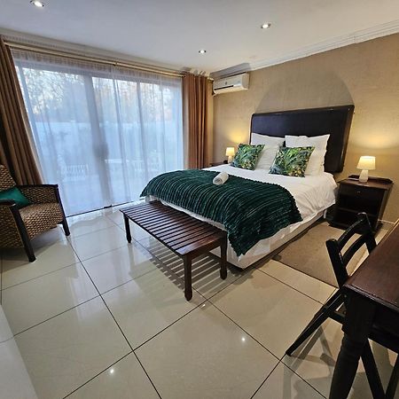 Bettie's Luxury Lodge Kroonstad Extérieur photo